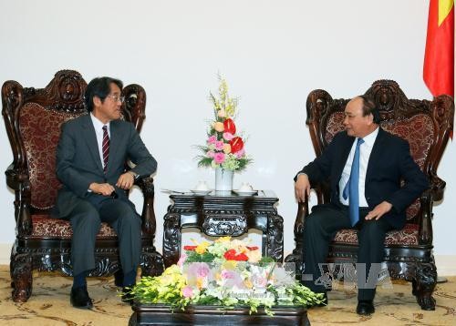 Premierminister Nguyen Xuan Phuc empfängt Japans Botschafter Kunio Umeda - ảnh 1